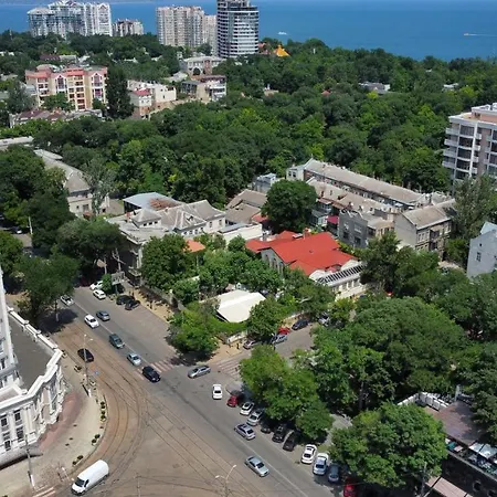 Bel'etazh S Vidom Na Teatr Muzkomedii Apartment Odesa