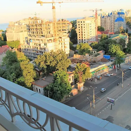 Bel'etazh S Vidom Na Teatr Muzkomedii Apartment