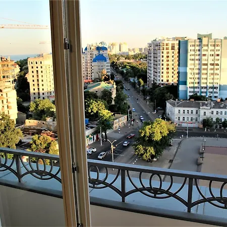 Bel'etazh S Vidom Na Teatr Muzkomedii Apartment Odesa