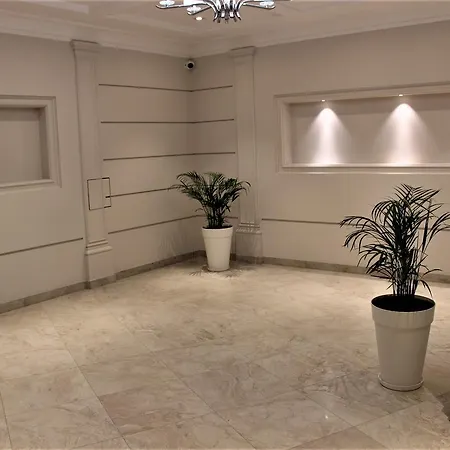 Apartment Bel'etazh S Vidom Na Teatr Muzkomedii