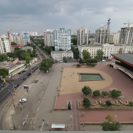 Bel'etazh S Vidom Na Teatr Muzkomedii * Odesa